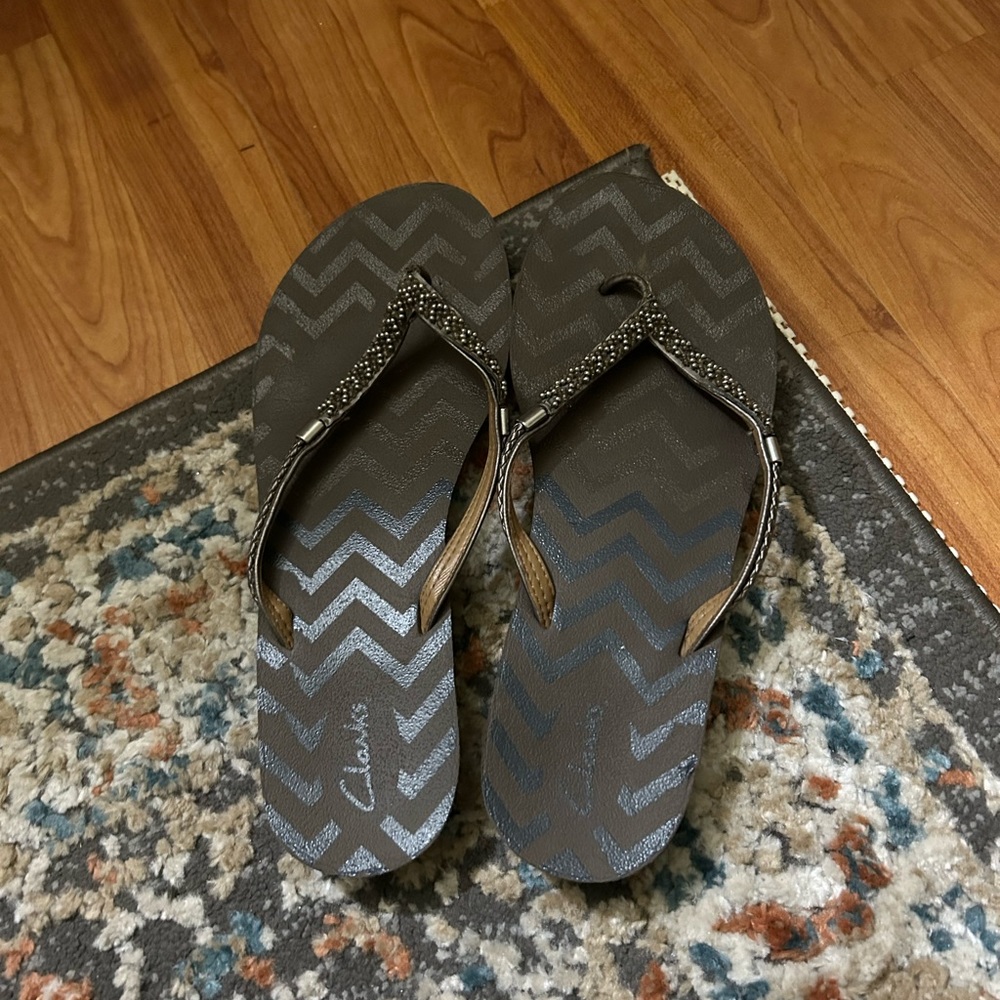 Clark’s size 9 flip flops